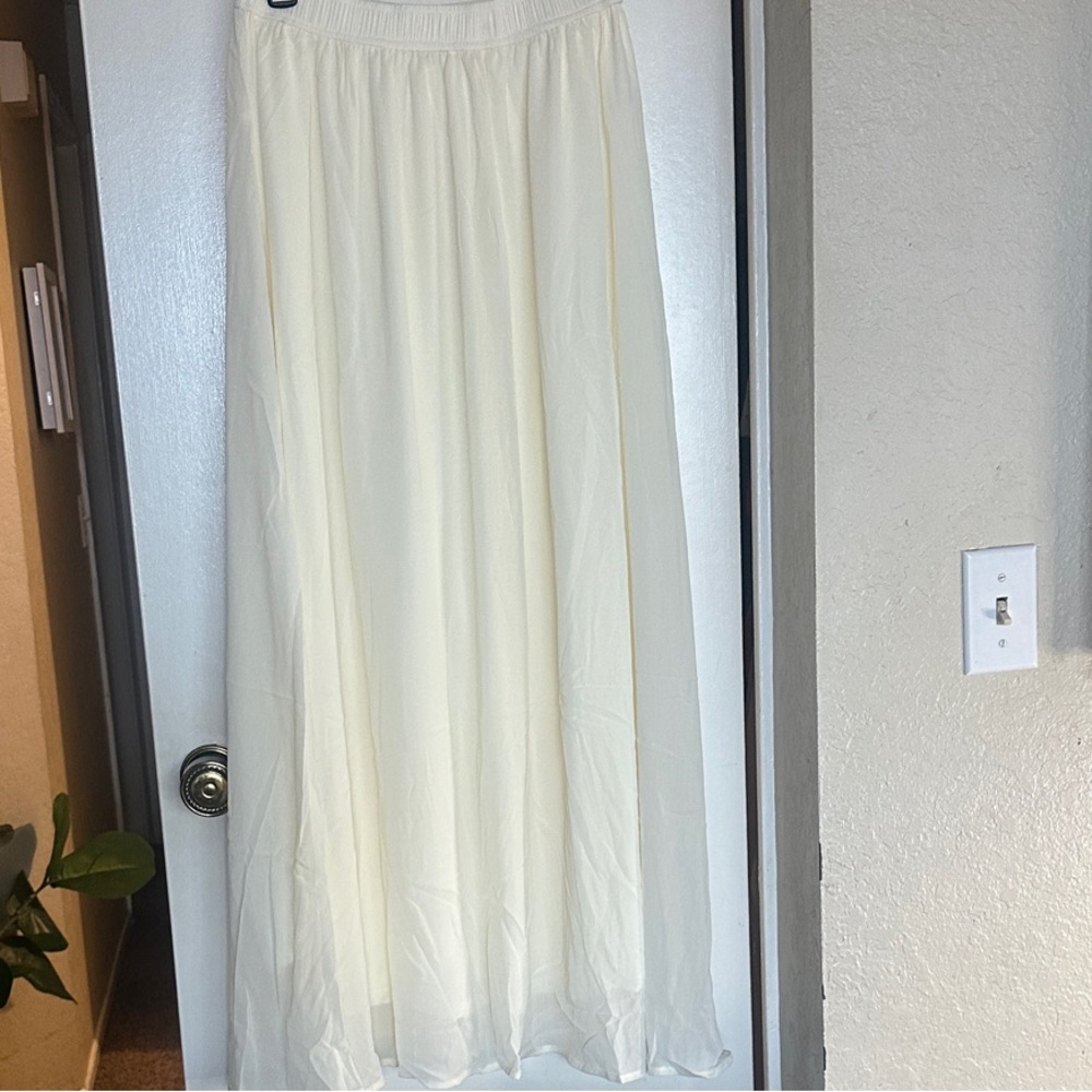 Koolook Cream Maxi Skirt Size TU Aprox Size 14” x 40”